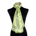 groene zijden sjaal
