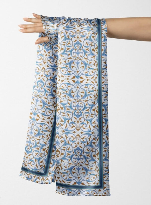 blauwe zijde sjaal
